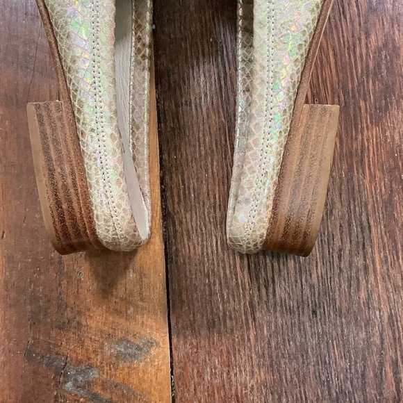 Stuart Weitzman Metallic Snakeskin Loafers with Silver Hardware Women’s size 7.5 - Picture 12 of 15